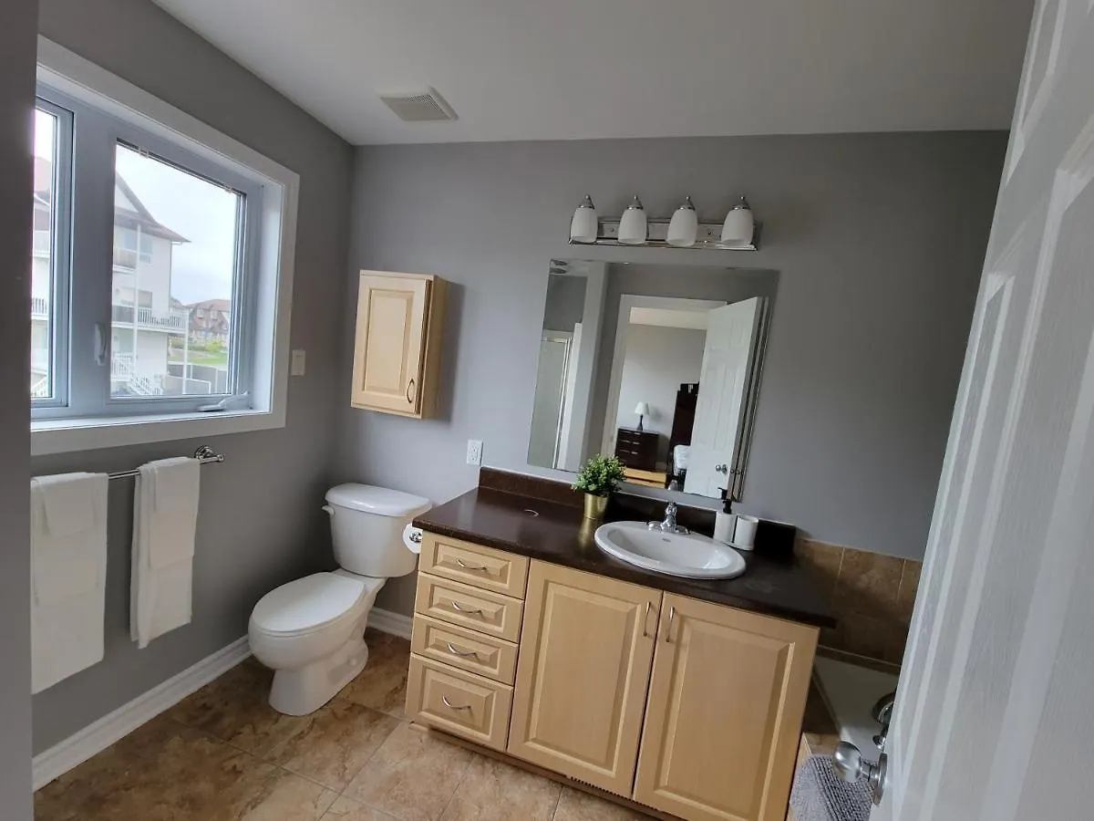 Cozy 3 Bedroom Town House 20 Min From Ottawa Down Town And Airport Canada