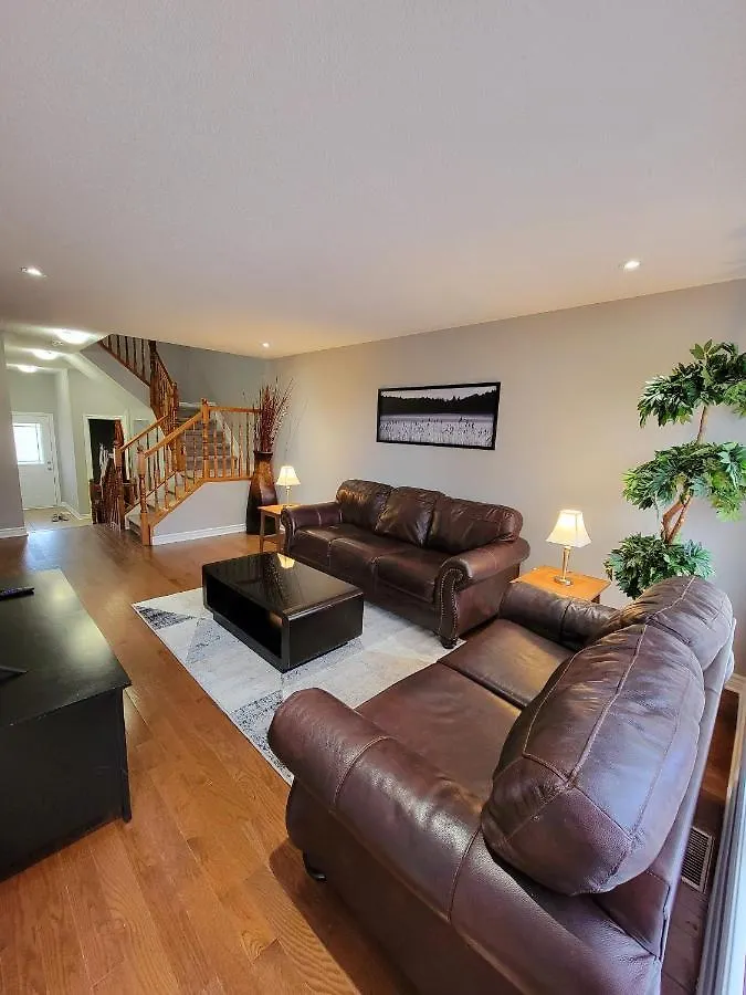 Cozy 3 Bedroom Town House 20 Min From Ottawa Down Town And Airport contacts